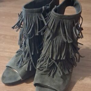 Vince Camuto Olive Fringe Heeled Open Toe